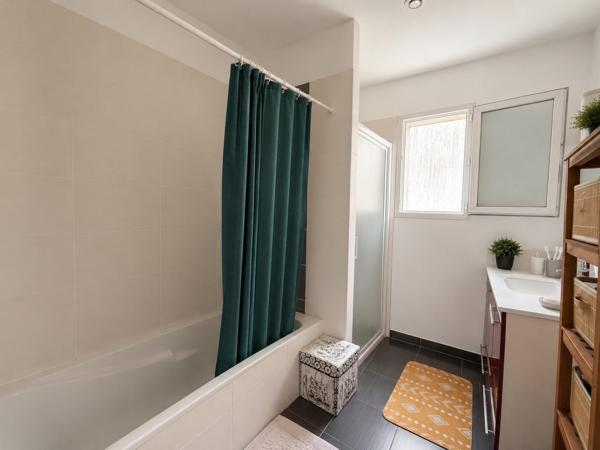 Maison de plain-pied de 100 m² à Fontenay-le-Comte – Quartier recherché de Grissais