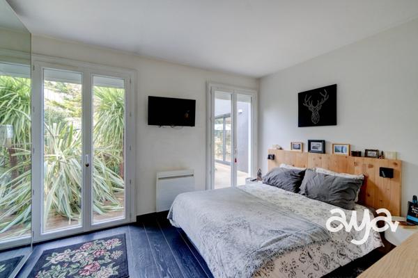 Une maison chaleureuse, au calme et entourée de nature.