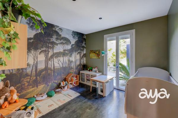 Une maison chaleureuse, au calme et entourée de nature.