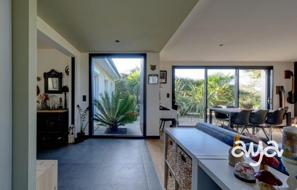 Une maison chaleureuse, au calme et entourée de nature.