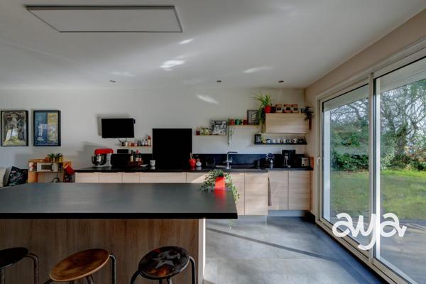 Une maison chaleureuse, au calme et entourée de nature.