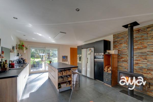 Une maison chaleureuse, au calme et entourée de nature.