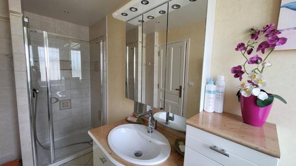 PAVILLON INDIVIDUEL SUR SOUS SOL- DOUBLE GARAGE