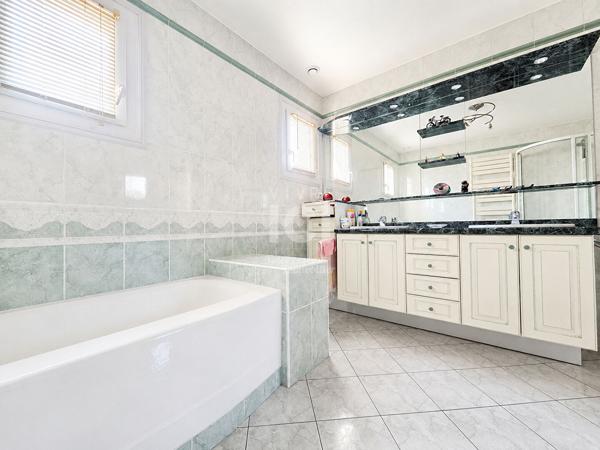 Maison Pont Saint Martin 7 pièce(s) 138.10 m2