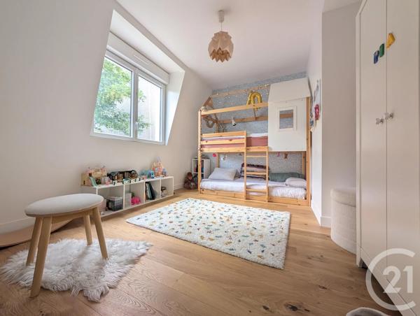 Maison à vendre  8 pièces - 184,15 m 2   SURESNES  - 92