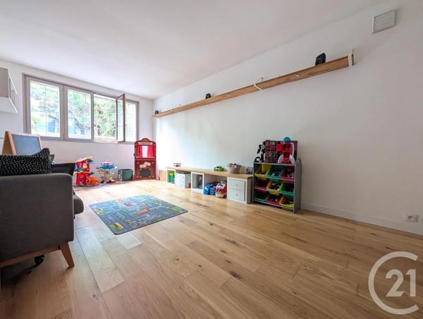 Maison à vendre  8 pièces - 184,15 m 2   SURESNES  - 92