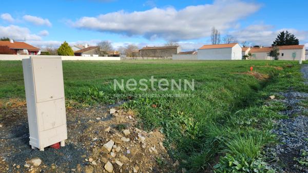 Terrain viabilisé de 946 m² à vendre à Maillé