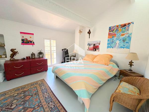 A VENDRE 84530 VILLELAURE MAISON DE VILLAGE TYPE 5 PIECES D'ENVIRON 149M² AVEC COUR ET CAVE
