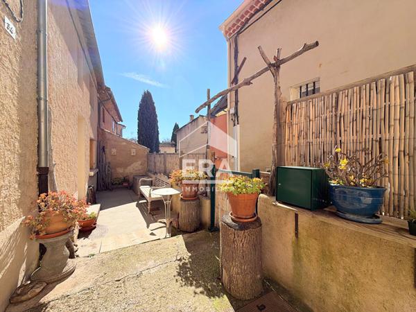 A VENDRE 84530 VILLELAURE MAISON DE VILLAGE TYPE 5 PIECES D'ENVIRON 149M² AVEC COUR ET CAVE