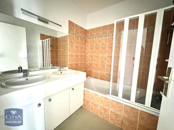 Appartement à louer 3 pièces 62.54m² Angers (49000)