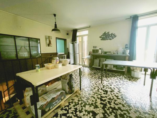 Fonds De Commerce - 200 m²