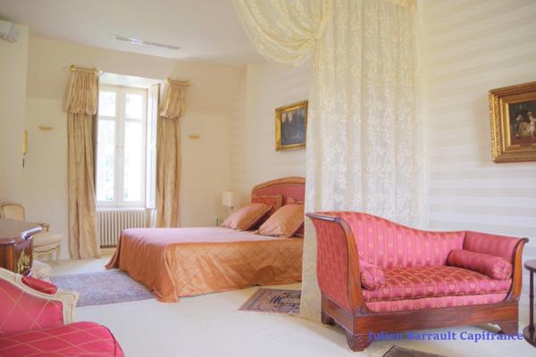 Château de la Troussaye du XIX ème siècle sur son domaine de 75,12 Ha