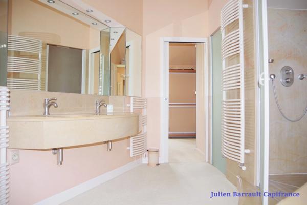 Château de la Troussaye du XIX ème siècle sur son domaine de 75,12 Ha