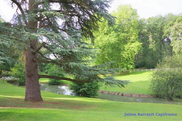Château de la Troussaye du XIX ème siècle sur son domaine de 75,12 Ha