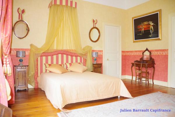 Château de la Troussaye du XIX ème siècle sur son domaine de 75,12 Ha