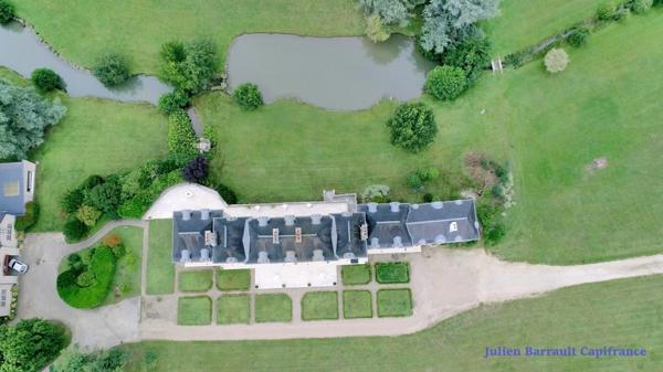 Château de la Troussaye du XIX ème siècle sur son domaine de 75,12 Ha