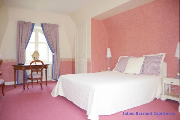 Château de la Troussaye du XIX ème siècle sur son domaine de 75,12 Ha