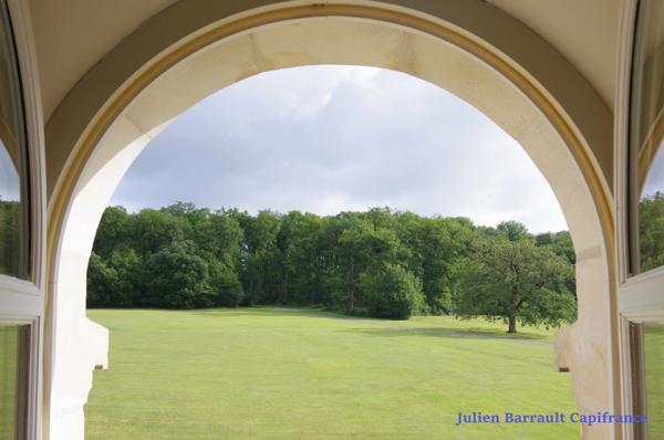 Château de la Troussaye du XIX ème siècle sur son domaine de 75,12 Ha