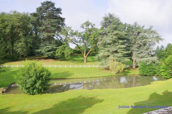 Château de la Troussaye du XIX ème siècle sur son domaine de 75,12 Ha