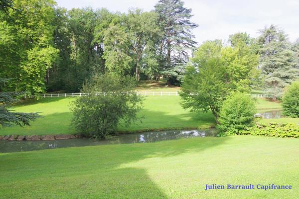Château de la Troussaye du XIX ème siècle sur son domaine de 75,12 Ha