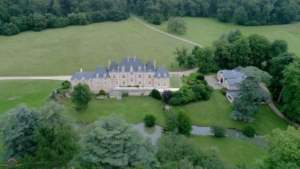 Château de la Troussaye du XIX ème siècle sur son domaine de 75,12 Ha