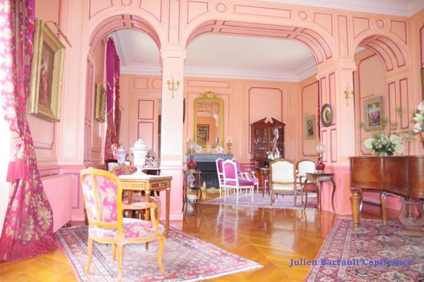 Château de la Troussaye du XIX ème siècle sur son domaine de 75,12 Ha