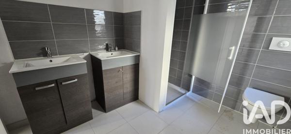 Location appartement 5 pièces 120 m² Saint-Saturnin-lès-Avignon