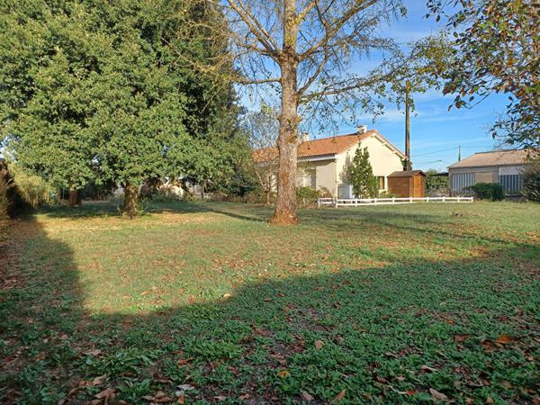 Maison de plain-pied  de 91 m² avec grand terrain de 1200 m² à Divatte-sur-Loire