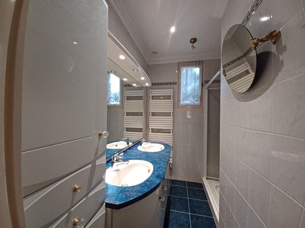 Maison de plain-pied  de 91 m² avec grand terrain de 1200 m² à Divatte-sur-Loire