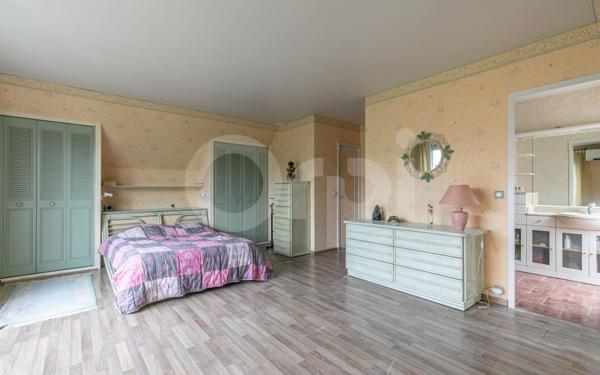 Maison à vendre    6 pièces •  La Queue-en-Brie