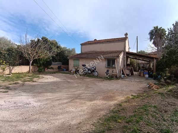 LE BRUSC Maison T6 à rénover de 95m² sur 608m² de terrain