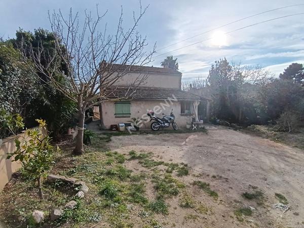 LE BRUSC Maison T6 à rénover de 95m² sur 608m² de terrain