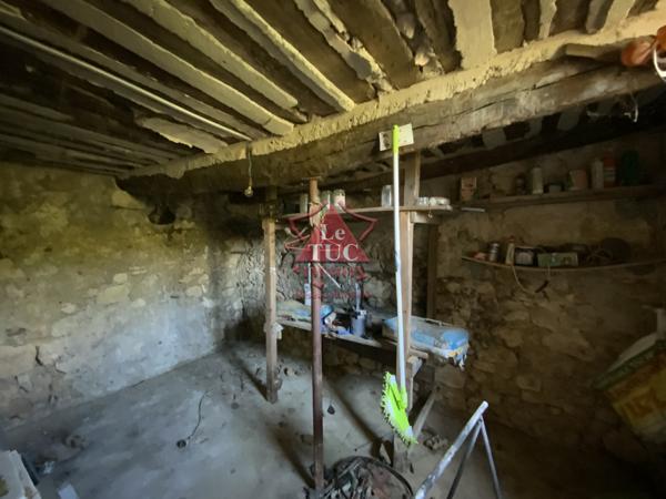 BAR SUR LOUP MAS JUMELÉ A RENOVER ENTIEREMENT  Le Bar-sur-Loup (06620)