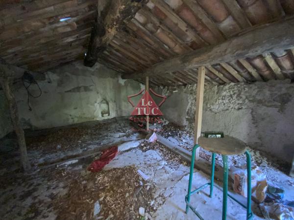 BAR SUR LOUP MAS JUMELÉ A RENOVER ENTIEREMENT  Le Bar-sur-Loup (06620)