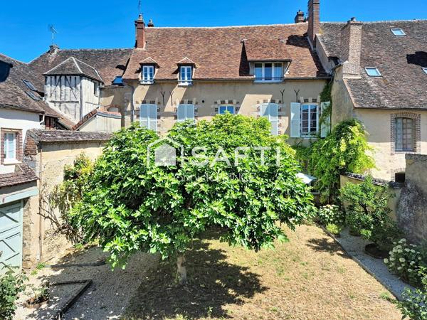 Maison de Maître du 18è siècle, plein coeur de ville  !!