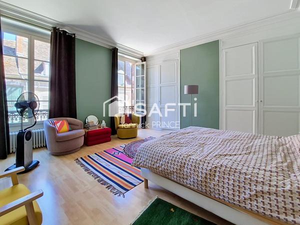 Maison de Maître du 18è siècle, plein coeur de ville  !!