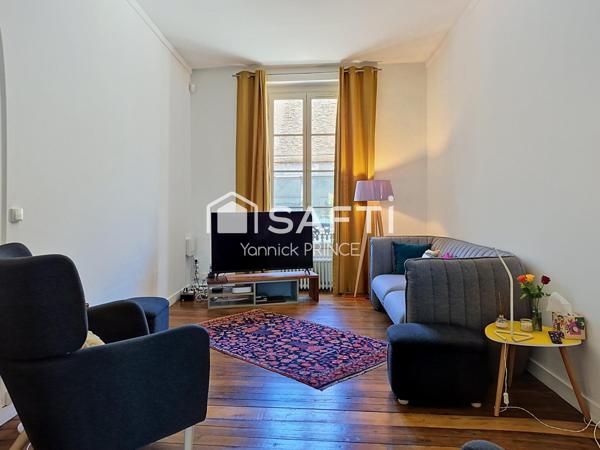 Maison de Maître du 18è siècle, plein coeur de ville  !!