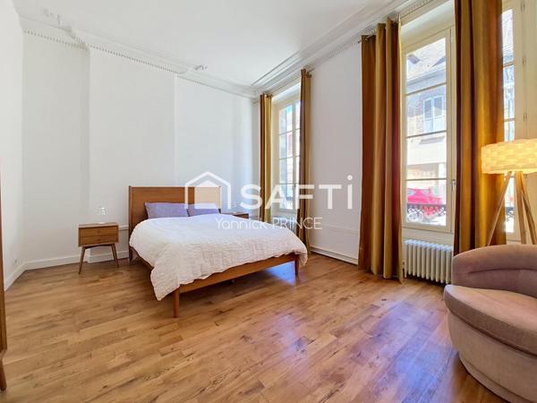 Maison de Maître du 18è siècle, plein coeur de ville  !!