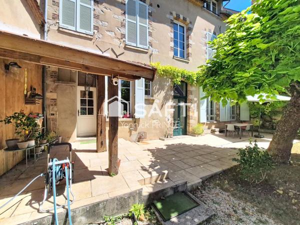 Maison de Maître du 18è siècle, plein coeur de ville  !!