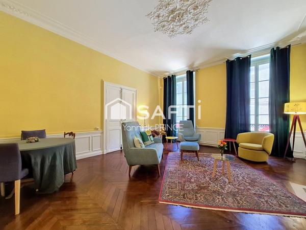 Maison de Maître du 18è siècle, plein coeur de ville  !!