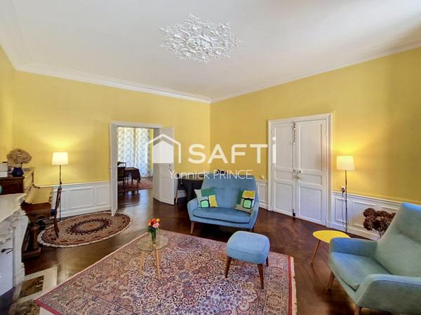 Maison de Maître du 18è siècle, plein coeur de ville  !!