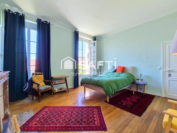 Maison de Maître du 18è siècle, plein coeur de ville  !!