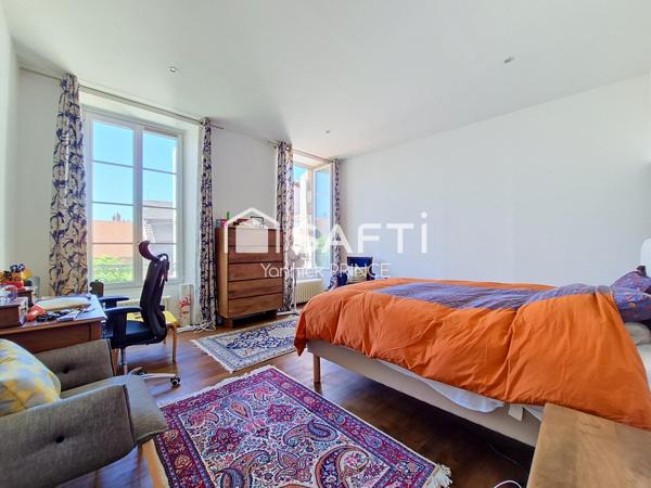 Maison de Maître du 18è siècle, plein coeur de ville  !!