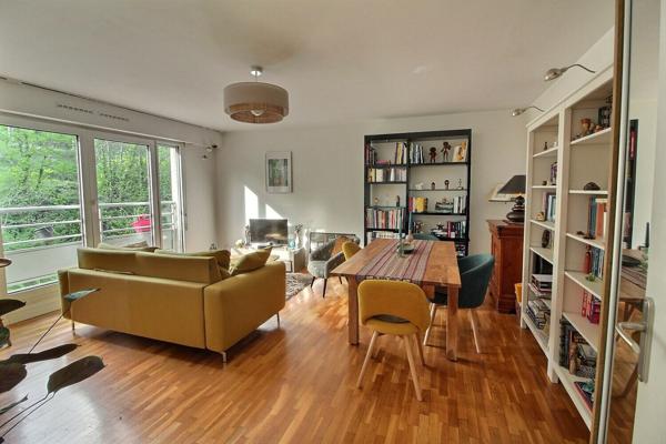 Suresnes Belvédère : Grand appartement 2 pièces avec box proche T2 et ligne L accès rapide à La Défense