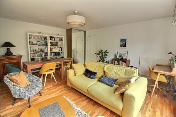 Suresnes Belvédère : Grand appartement 2 pièces avec box proche T2 et ligne L accès rapide à La Défense
