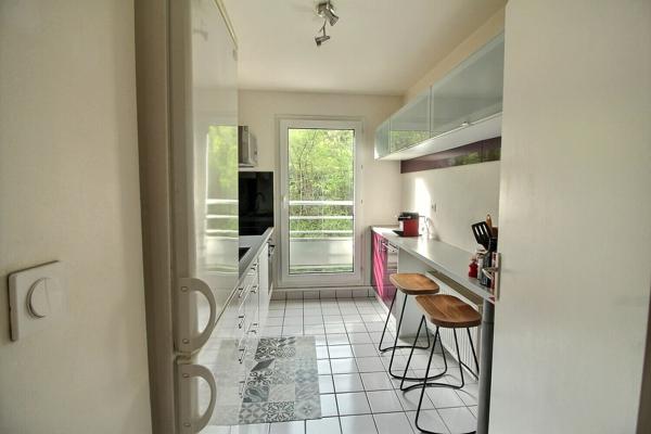 Suresnes Belvédère : Grand appartement 2 pièces avec box proche T2 et ligne L accès rapide à La Défense