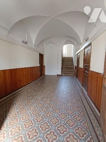 Propriété d'exception à Barcelonnette, immeuble ancien en partie rénové et maison attenante.