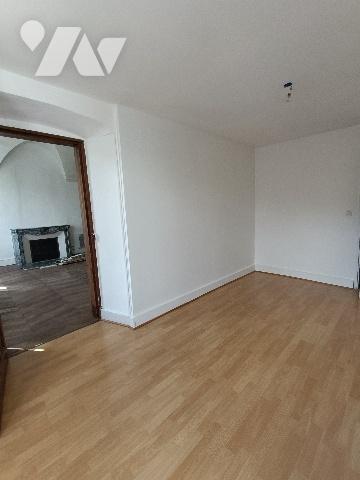 Propriété d'exception à Barcelonnette, immeuble ancien en partie rénové et maison attenante.