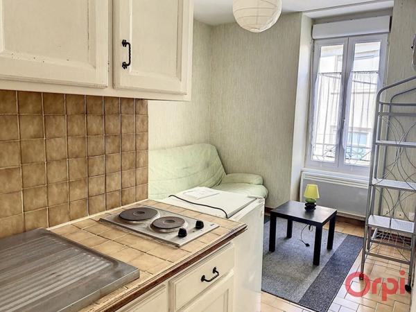 Immeuble à vendre    8 pièces •  Montluçon