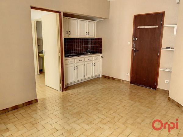 Immeuble à vendre    8 pièces •  Montluçon